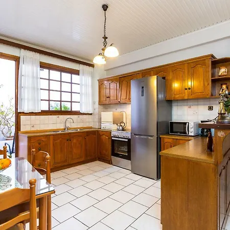 Otto - Spacious Old Town House Apartment